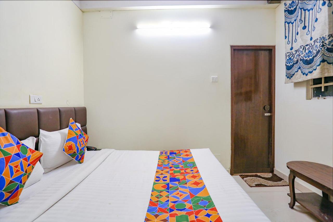 โอโย แฟล็กชิป 77628 โฮเทล กัณหา คลาสสิก Hotel กานปูร์ ภายนอก รูปภาพ
